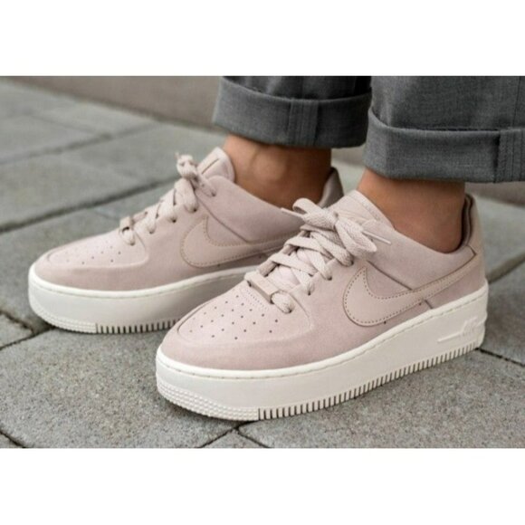10 WOMEN'S NIKE AIR FORCE SAGE LOW AF1 / AIR FORCE ONE BARELY ROSE AR5339-201 - Picture 2 of 12